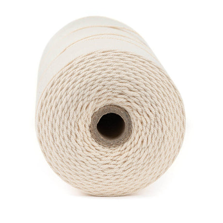 Ecru katoen koord 1 mm 1000 meter - duurzaam touw voor macramé, knutselprojecten en decoratie, opgerold op witte achtergrond