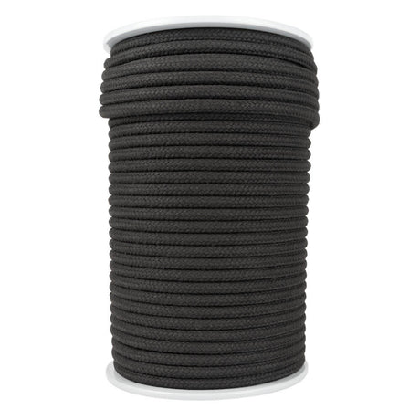 Een haspel met 100 meter 10 mm katoenen touw in zwart, netjes opgerold en geplaatst tegen een witte achtergrond. De haspel heeft witte randen.
