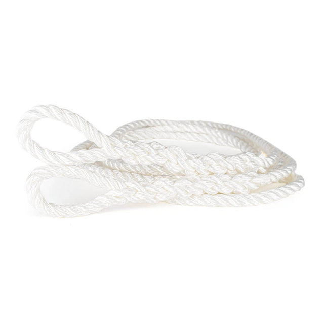 Wit 12 mm kinetisch sleepkabel van composiet materiaal, netjes opgerold met lussen aan beide uiteinden, ideaal voor zware trektoepassingen en duurzame prestaties.