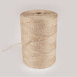 Jute touw 2 draads op klos van 0,5 kg, circa 450 meter, beige natuurlijke kleur, perfect voor tuinieren of het verpakken van groenten.