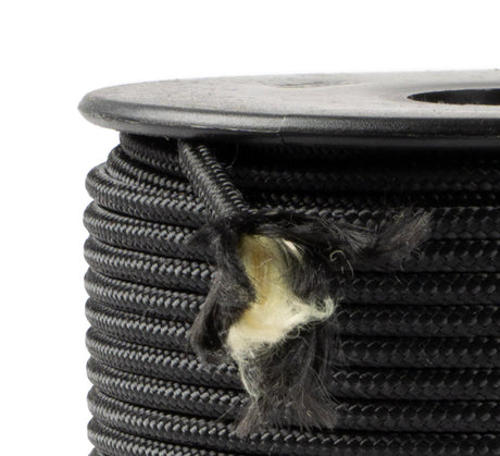 detail van de kevlar kern binnen de polyester mantel in het 3 mm dikke touw
