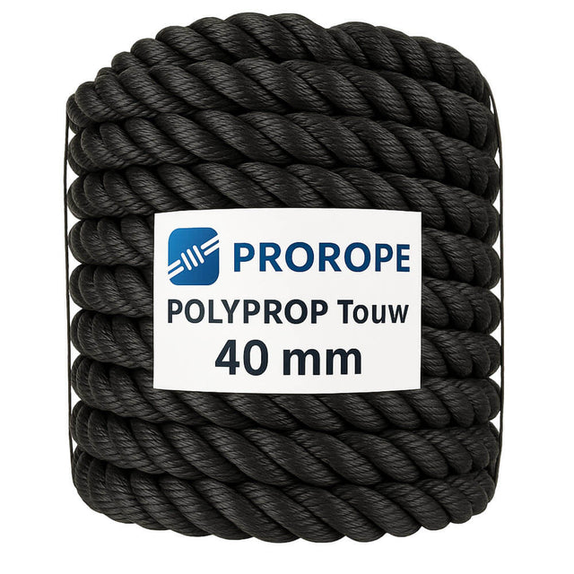 Zwart polyprop touw van 40 mm diameter, opgerold in een rol, met een label dat "PROROPE Polyprop Touw 40 mm" aangeeft.