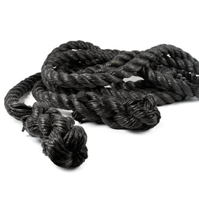 Een zwart polypropyleen touwtrektouw van 20 meter lang en 32 mm dik, opgerold en geknoopt aan de uiteinden, geplaatst tegen een witte achtergrond.